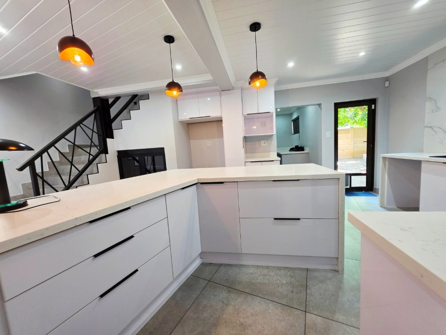 5 Bedroom Property for Sale in Langenhovenpark Free State